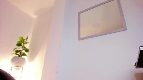 Snapshot of izaro_22 chatting on December 24, 2:32 am Iza online show from December 24, 2:32 am