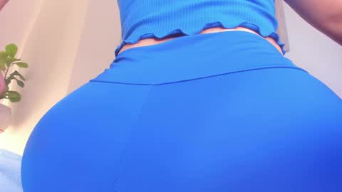 Snapshot of izaro_22 chatting on January 15, 5:08 am Iza online show from January 15, 5:08 am