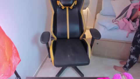 Snapshot of izaro_22 chatting on January 15, 7:23 pm Iza online show from January 15, 7:23 pm