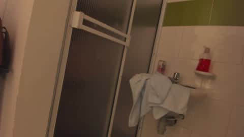 Snapshot of izaro_22 chatting on January 18, 2:14 am Iza online show from January 18, 2:14 am