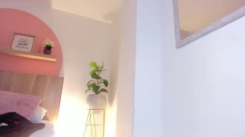 Snapshot of izaro_22 chatting on February 8, 10:08 pm Iza online show from February 8, 10:08 pm