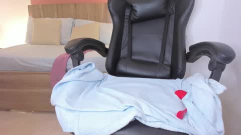 Snapshot of izaro_22 chatting on March 6, 8:30 am Iza online show from March 6, 8:30 am