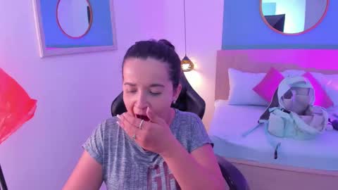 Snapshot of izaro_22 chatting on September 10, 2:33 am Iza online show from September 10, 2:33 am