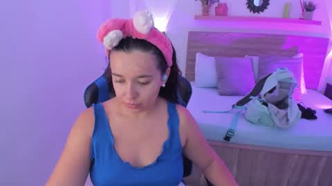 Snapshot of izaro_22 chatting on September 18, 1:13 pm Iza online show from September 18, 1:13 pm