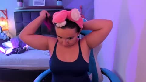 Snapshot of izaro_22 chatting on September 23, 2:36 am Iza online show from September 23, 2:36 am