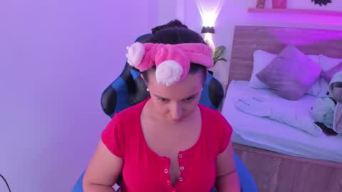 Snapshot of izaro_22 chatting on September 24, 2:26 am Iza online show from September 24, 2:26 am