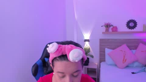 Snapshot of izaro_22 chatting on October 6, 12:46 pm Iza online show from October 6, 12:46 pm