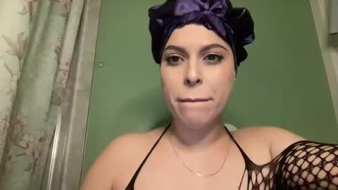 Snapshot of izcah_g chatting on January 26, 2:56 am Izcah online show from January 26, 2:56 am