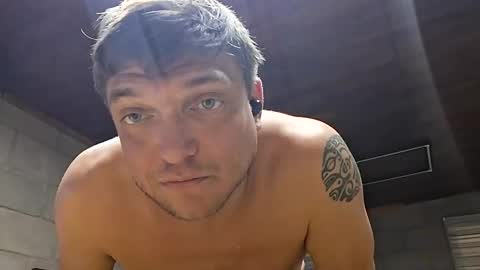 Snapshot of izealvaro chatting on September 17, 3:19 am izealvaro online show from September 17, 3:19 am