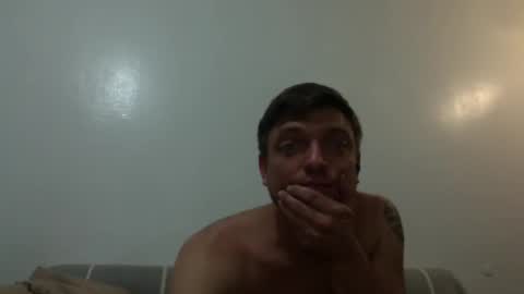 Snapshot of izealvaro chatting on October 15, 8:03 am izealvaro online show from October 15, 8:03 am
