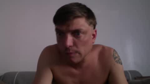 Snapshot of izealvaro chatting on October 18, 8:31 pm izealvaro online show from October 18, 8:31 pm