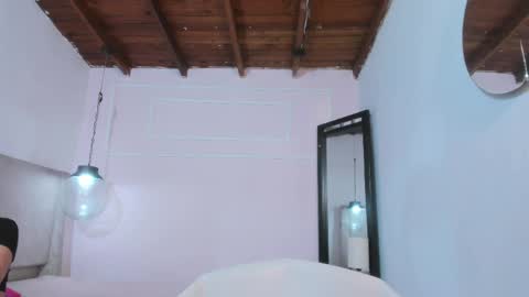 izelevans online show from April 4, 10:35 am