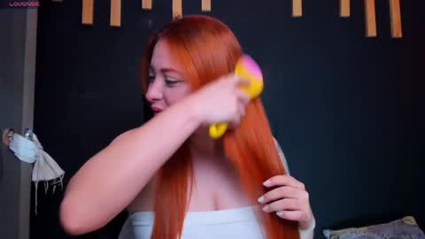 hot izys online show from April 26, 7:06 am