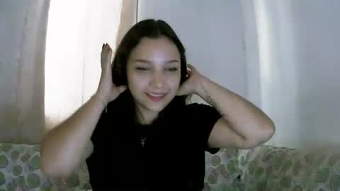Snapshot of izzy_32 chatting on February 25, 3:10 pm izzy_32 online show from February 25, 3:10 pm