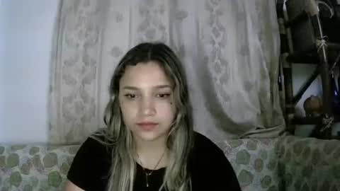 Snapshot of izzy_32 chatting on March 31, 6:25 am izzy_32 online show from March 31, 6:25 am