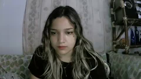 Snapshot of izzy_32 chatting on April 1, 7:42 am izzy_32 online show from April 1, 7:42 am