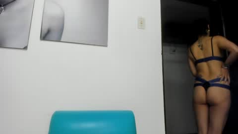 Snapshot of izzy_cum chatting on January 19, 4:25 pm Izzy online show from January 19, 4:25 pm