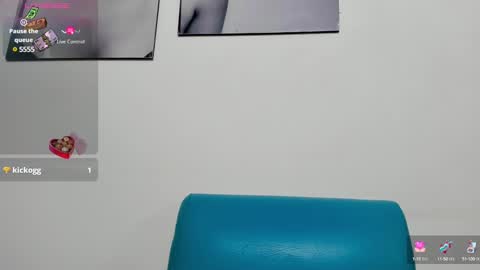 Snapshot of izzy_cum chatting on February 2, 7:35 pm Izzy online show from February 2, 7:35 pm