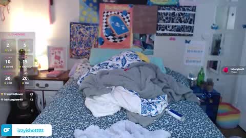 izzyishottttt online show from December 17, 10:49 pm