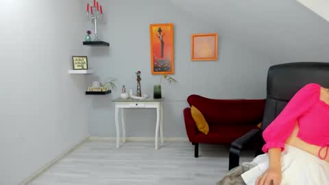 Izzy online show from December 14, 8:41 am