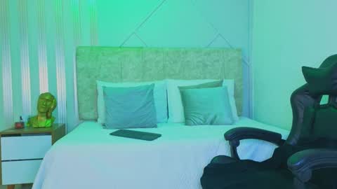 j_belle_ online show from March 26, 2:00 pm