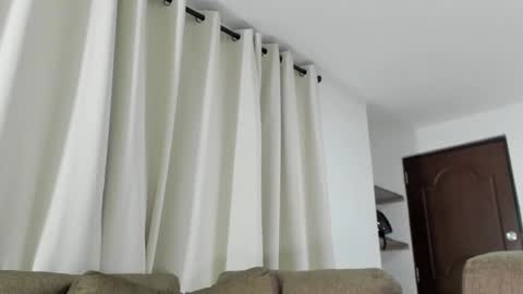 Snapshot of j_calix chatting on February 13, 5:37 am Calix Independient model Insta and twt Calixsnake online show from February 13, 5:37 am