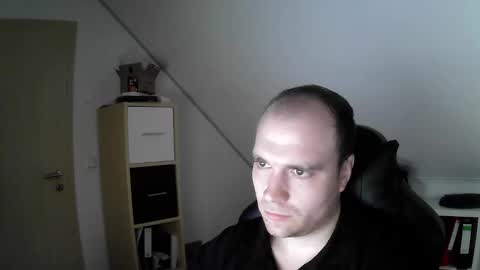 here4y online show from December 1, 9:03 am