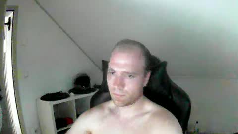 here4y online show from June 26, 7:57 am