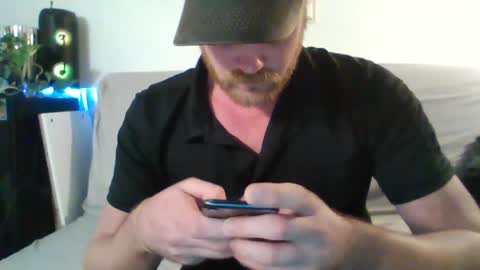 Snapshot of j_tree88 chatting on December 10, 9:55 am TR88 online show from December 10, 9:55 am