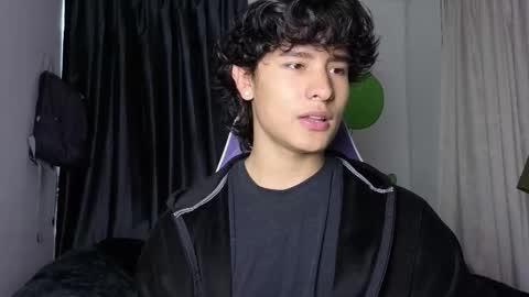 Snapshot of j_u_p_i_t_e_r chatting on February 19, 2:46 pm Noah online show from February 19, 2:46 pm