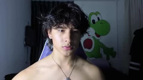 Snapshot of j_u_p_i_t_e_r chatting on February 22, 12:01 am Noah online show from February 22, 12:01 am