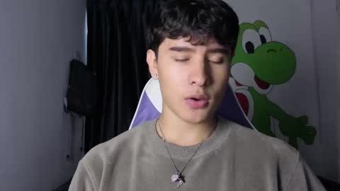 Snapshot of j_u_p_i_t_e_r chatting on February 26, 10:42 pm Noah online show from February 26, 10:42 pm