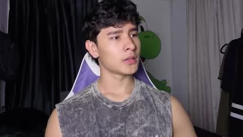 Snapshot of j_u_p_i_t_e_r chatting on March 4, 10:38 pm Noah online show from March 4, 10:38 pm