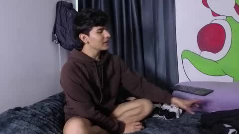 Snapshot of j_u_p_i_t_e_r chatting on March 5, 12:34 pm Noah online show from March 5, 12:34 pm