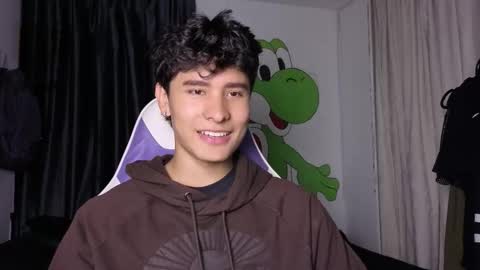 Snapshot of j_u_p_i_t_e_r chatting on March 11, 11:44 pm Noah online show from March 11, 11:44 pm