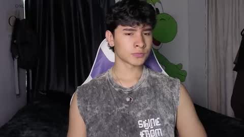 Snapshot of j_u_p_i_t_e_r chatting on March 19, 9:08 pm Noah online show from March 19, 9:08 pm