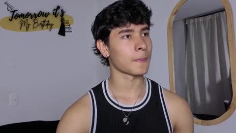 Snapshot of j_u_p_i_t_e_r chatting on March 25, 11:22 pm Noah online show from March 25, 11:22 pm