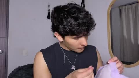 Snapshot of j_u_p_i_t_e_r chatting on March 31, 8:53 pm Noah online show from March 31, 8:53 pm