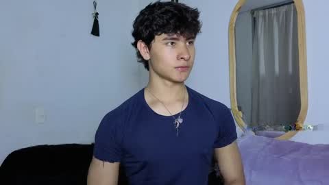 Snapshot of j_u_p_i_t_e_r chatting on April 4, 9:01 pm Noah online show from April 4, 9:01 pm