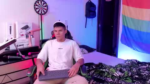 Snapshot of jack_castell chatting on December 16, 11:04 am JACK CASTELL online show from December 16, 11:04 am