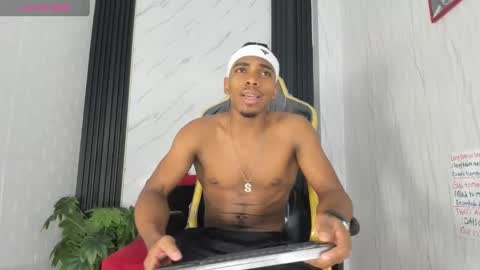 Snapshot of jack_muscles69_ chatting on January 29, 3:22 am Jack online show from January 29, 3:22 am