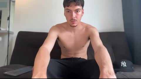 INDEPENDENT MODEL online show from January 5, 5:27 pm