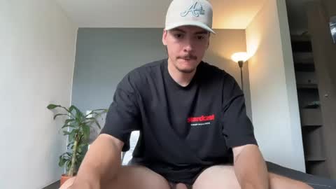 INDEPENDENT MODEL online show from May 11, 2:45 pm