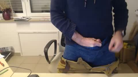 Snapshot of jackbauer9999 chatting on December 2, 3:47 pm jackbauer9999 online show from December 2, 3:47 pm