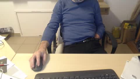 Snapshot of jackbauer9999 chatting on December 11, 7:09 am jackbauer9999 online show from December 11, 7:09 am