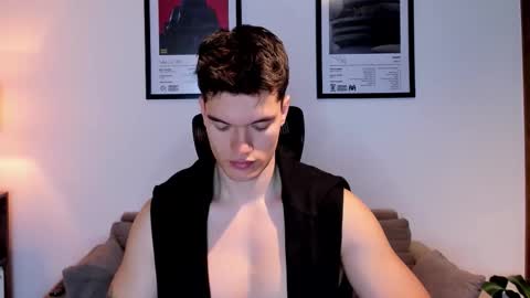 Snapshot of jackboy_2000 chatting on October 31, 10:27 am Jack J online show from October 31, 10:27 am