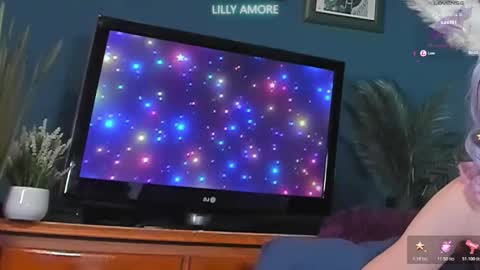 LillyAmore online show from October 17, 5:15 pm