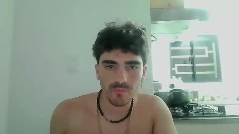 Snapshot of jackpole92 chatting on February 18, 5:36 am Rogrigobello online show from February 18, 5:36 am