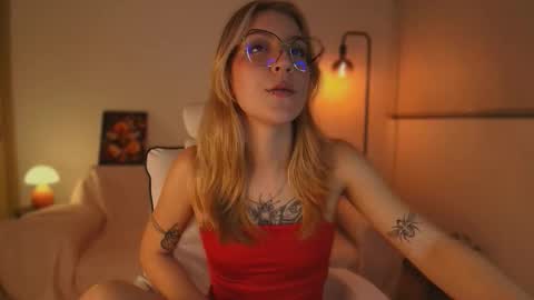 Linda Sofia help me get to 100 thumbs up online show from October 12, 5:06 am