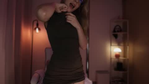 Linda Sofia help me get to 100 thumbs up online show from February 14, 2:41 am